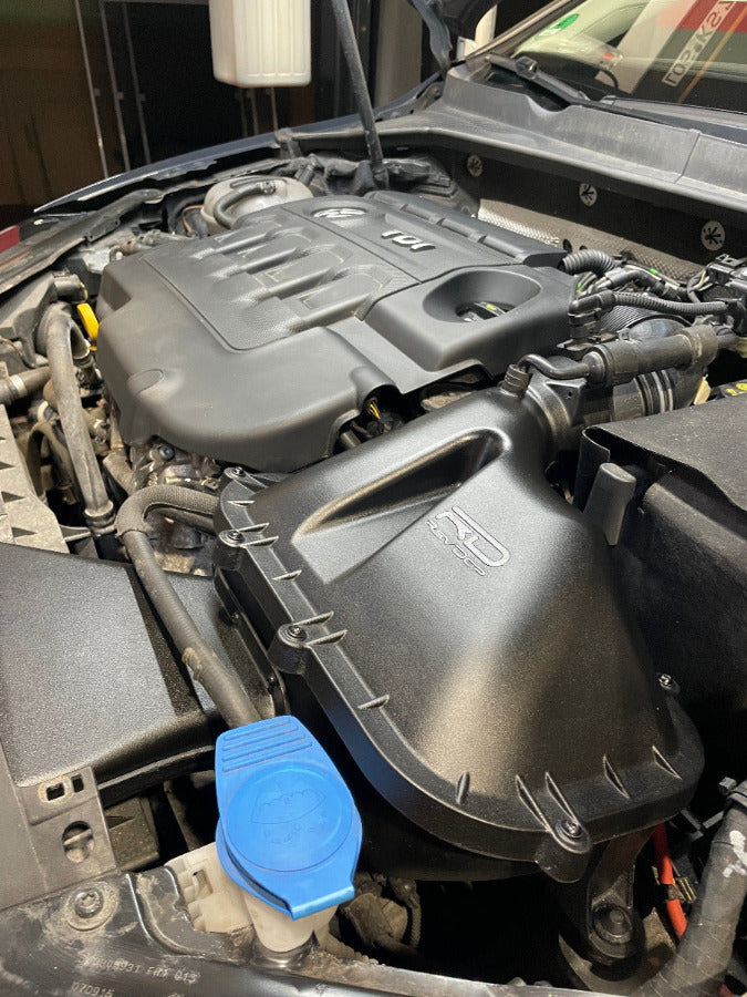 RevDop Performance Intake für 2.0 TDI EA288 im eingebauten Zustand